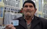 مردی با ۱ قرن سن در شعب اخذ رای اقلید