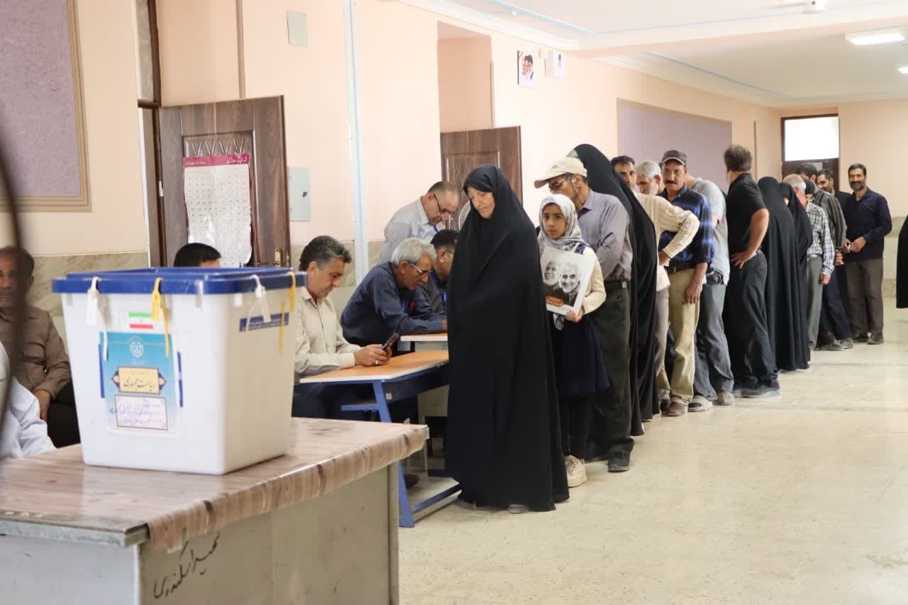 حضور حماسی مردم اقلید در پای صندوق های رای
