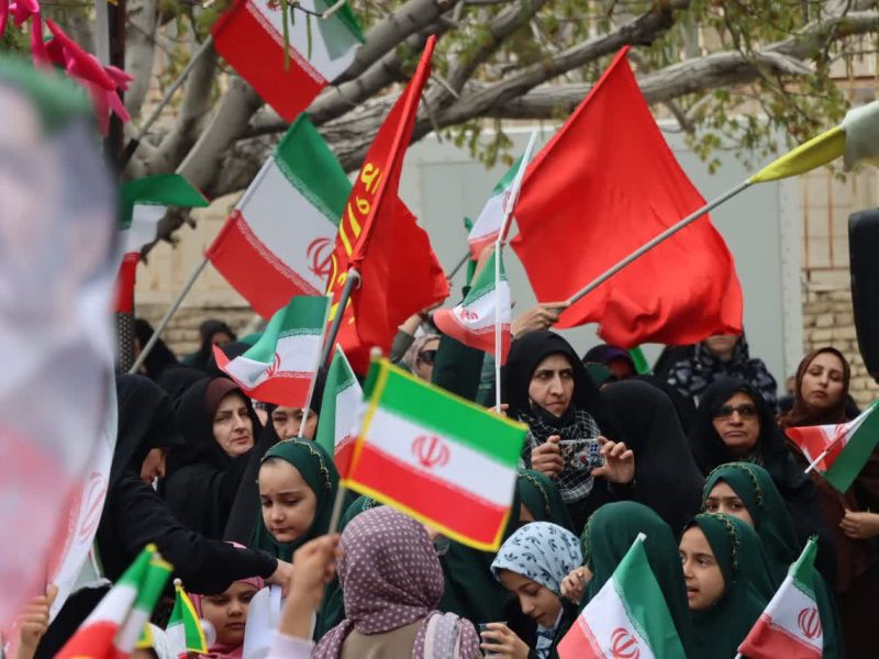 قرار شبانه مردم اقلید در ایستگاه پنجاه و یکم